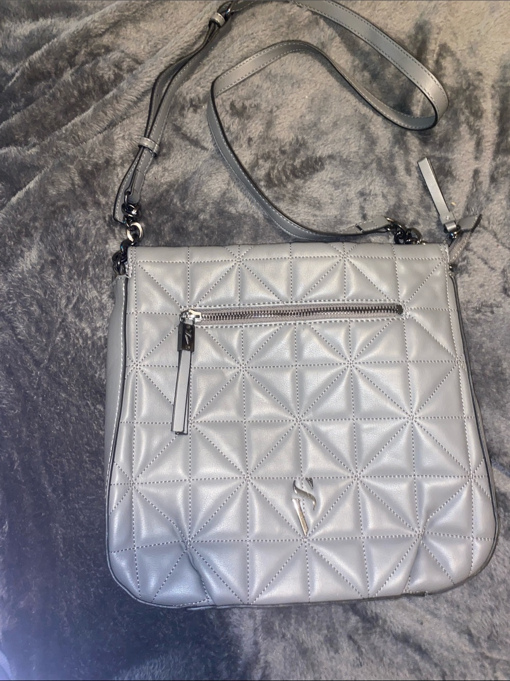 Simply Vera Vera Wang Quilted Silver-Gray Crossbody Bag